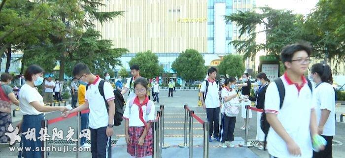 “神兽”归队！钟祥市9万多名中小学生迎来开学第一天！