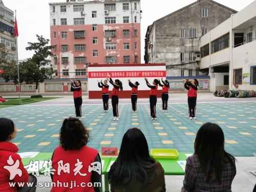 胡集镇机关幼儿园开展教师操节评比活动