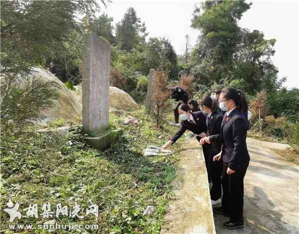 缅怀革命先烈 牢记初心使命 钟祥市检察院组织干警来到胡集台骑崖烈士墓地举行公祭活动 ... ...