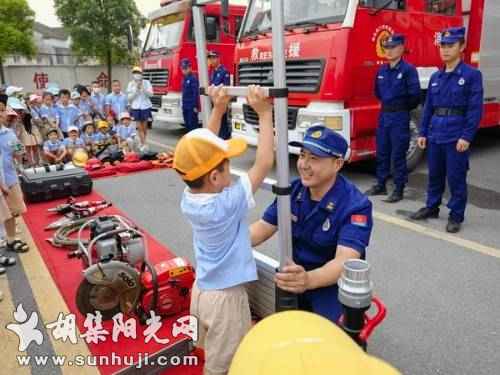 胡集镇机关幼儿园：走进消防中队 致敬最可爱的人