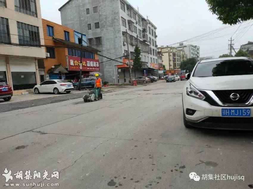 胡集政府对农民街、车站二路和胡家街的道路进行全面改造