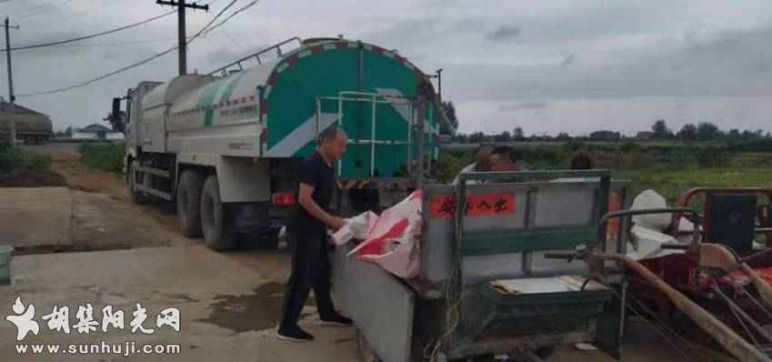 胡集镇：组织洒水车送水入户，确保汛期村民生活用水