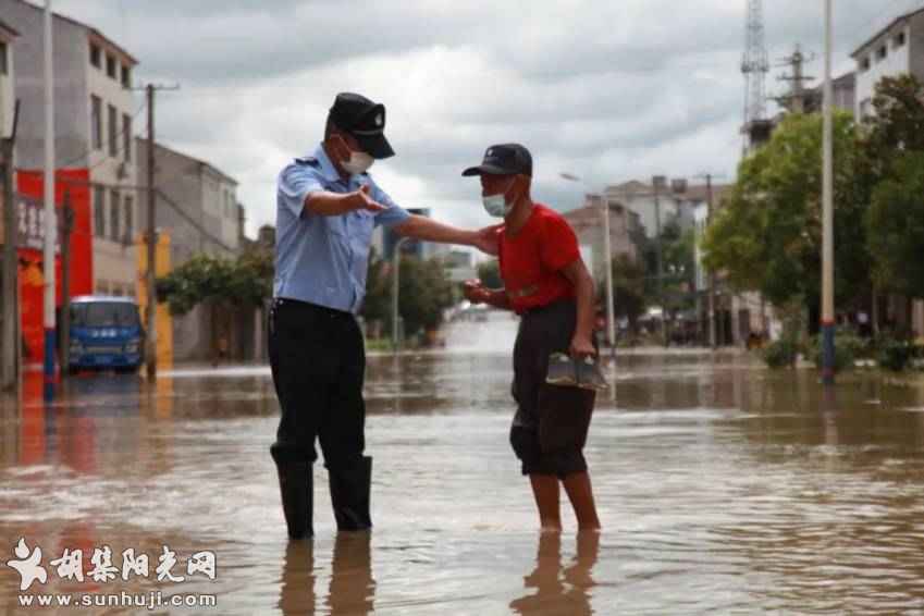 【战洪】风雨中的担当和坚守